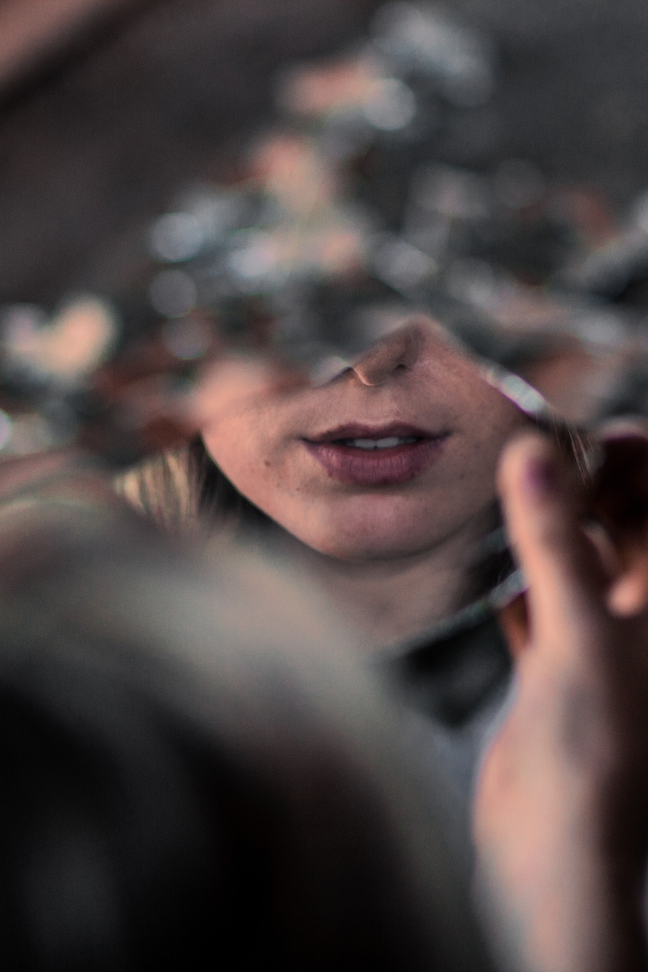 Mulher reflete padrões antigos